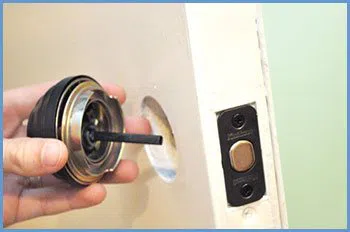 State Locksmith Services Flossmoor, IL 708-297-9150 - 5-change-locks-service
